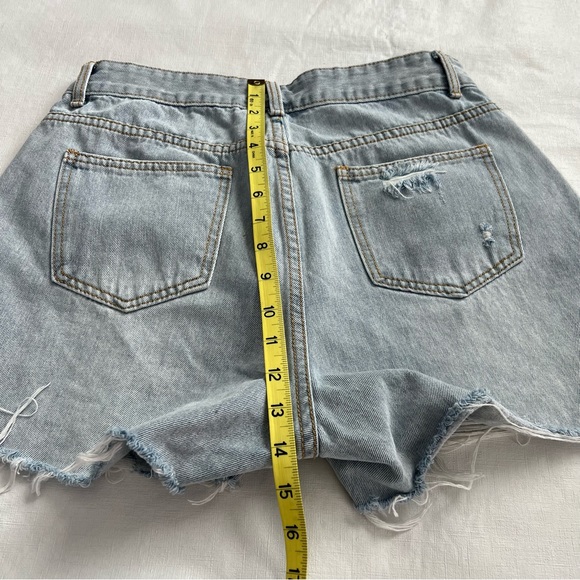 Shein High Waisted Distressed Raw Hem Jean shorts Size 32 - Picture 5 of 8